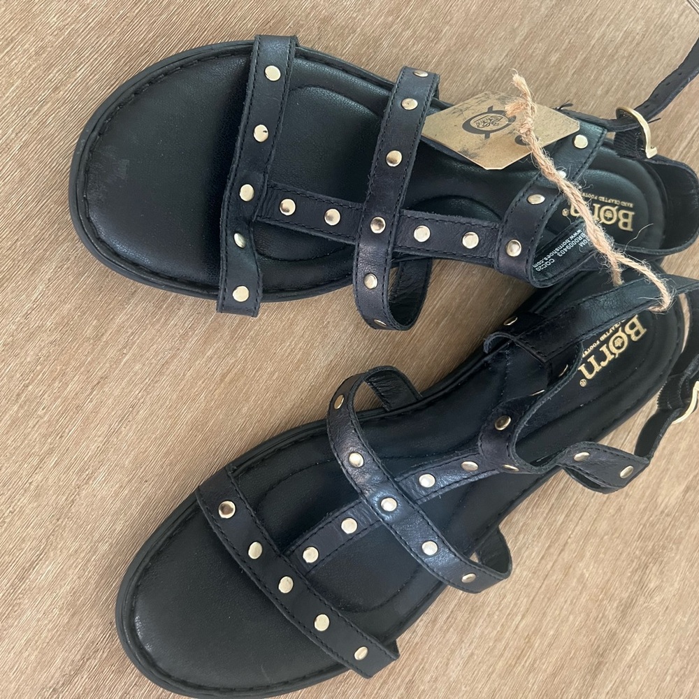 BORN NWT Black leather gold studded sandal Size 10